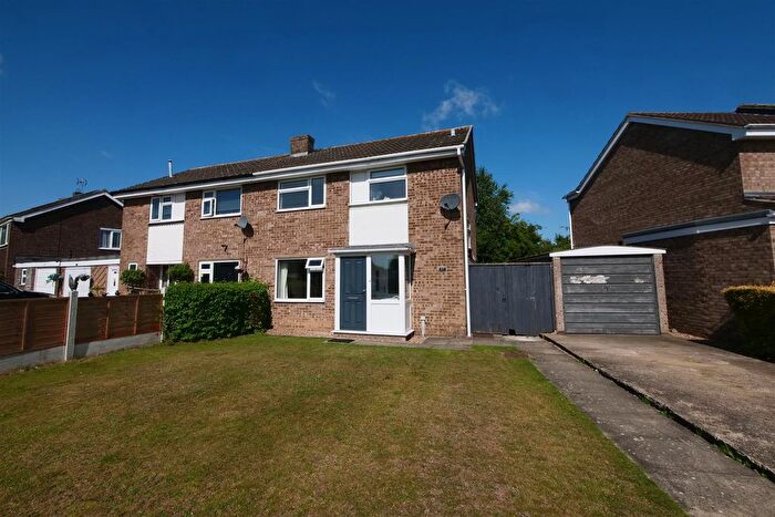 3 Bedroom Semi-Detached House For Sale In Keble Park South, Bishopthorpe, York, YO23