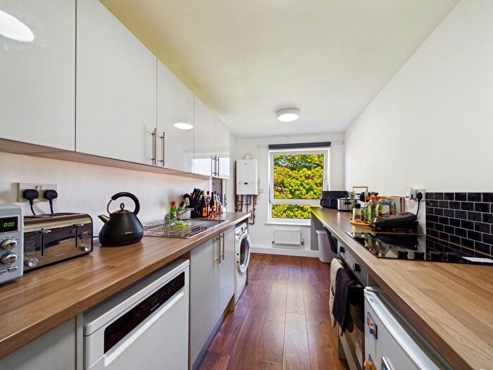 2 Bedroom Flat For Sale In Parklands, Castleford, WF10