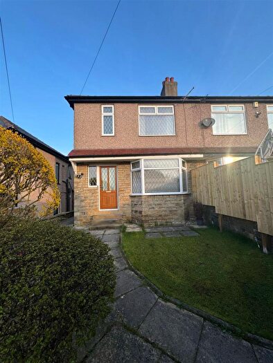3 Bedroom House To Rent In Kirk Lane, Halifax, HX3