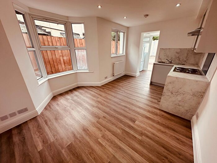 Studio To Rent In Harringay Road, London, N15