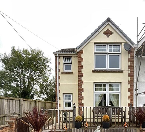3 Bedroom Semi-Detached House For Sale In Frampton Road, Gorseinon, Swansea, SA4