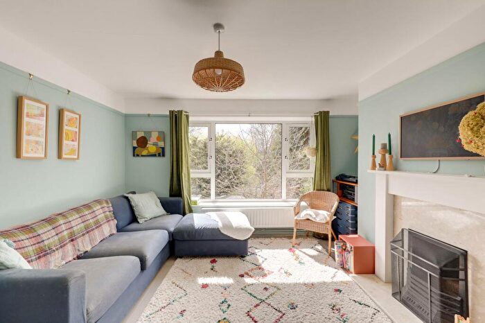 2 Bedroom Flat For Sale In Southbrook Road, London, SE12