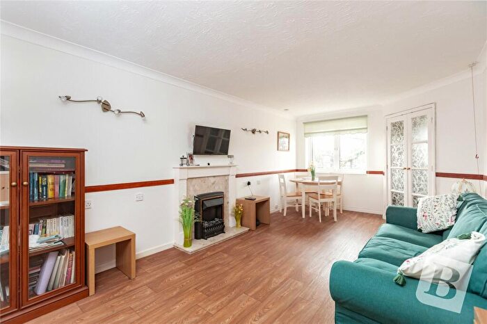 1 Bedroom Apartment For Sale In Junction Road, Romford, RM1