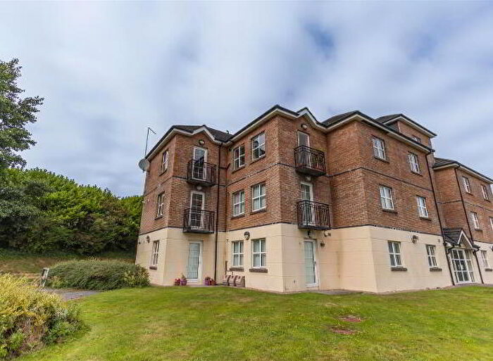 2 Bedroom Apartment / Flats For Sale In Lawnfield Grove, Newcastle, BT33