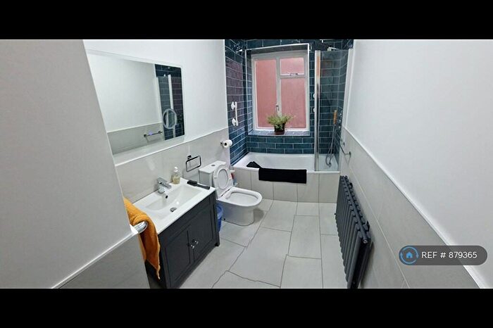 2 Bedroom Flat To Rent In Granville Court, London, N4