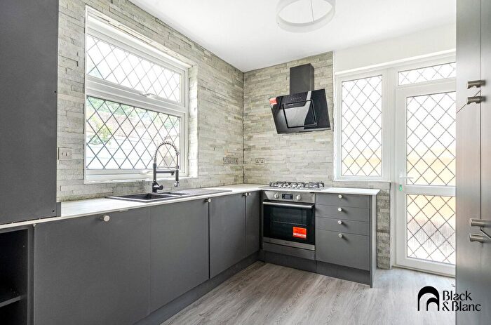 3 Bedroom Semi-Detached House To Rent In Pine Avenue, West Wickham, BR4