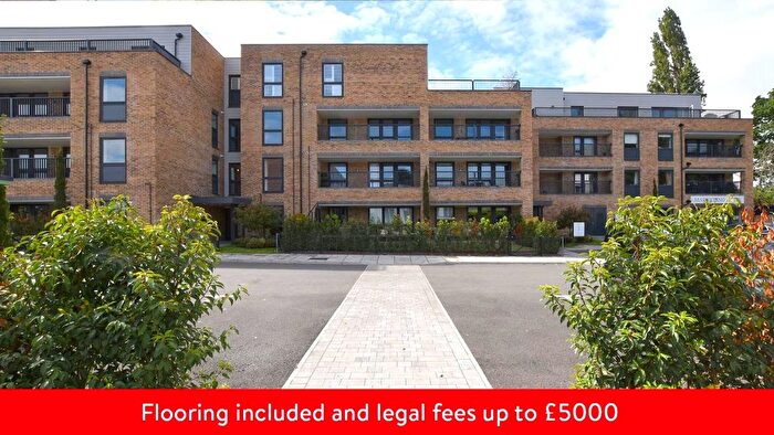 2 Bedroom Flat For Sale In Oaklands House, Littleworth Road, Esher, KT10