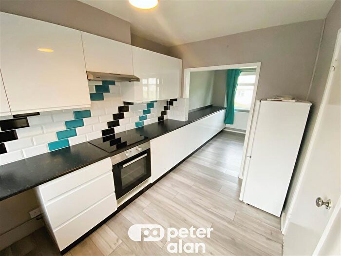 2 Bedroom Flat To Rent In Maes-y-Deri, Aberdare, CF44