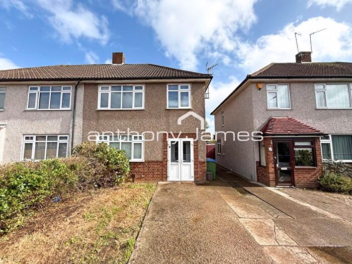 3 Bedroom Semi-Detached House For Sale In Bedonwell Road, Bexleyheath, DA7