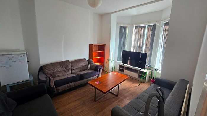 10 Bedroom Terraced House To Rent In Victoria Road, Fallowfield, Manchester, M14