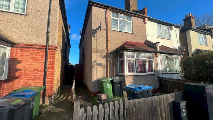 3 Bedroom Semi-Detached House To Rent In Kingston Road, New Malden, KT3