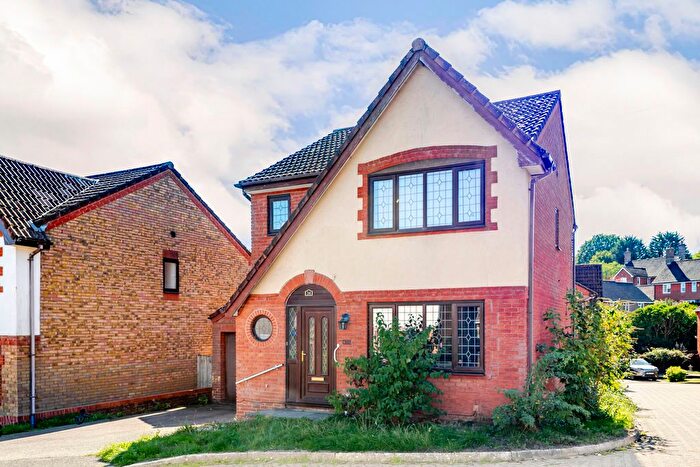 3 Bedroom Detached House For Sale In Woodpecker Way, Ridgewood, Uckfield, TN22