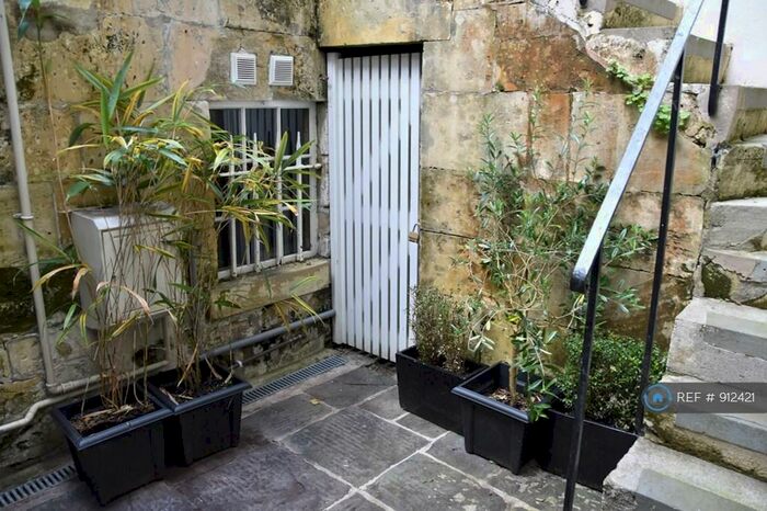 2 Bedroom Flat To Rent In Garden, Bath, BA1