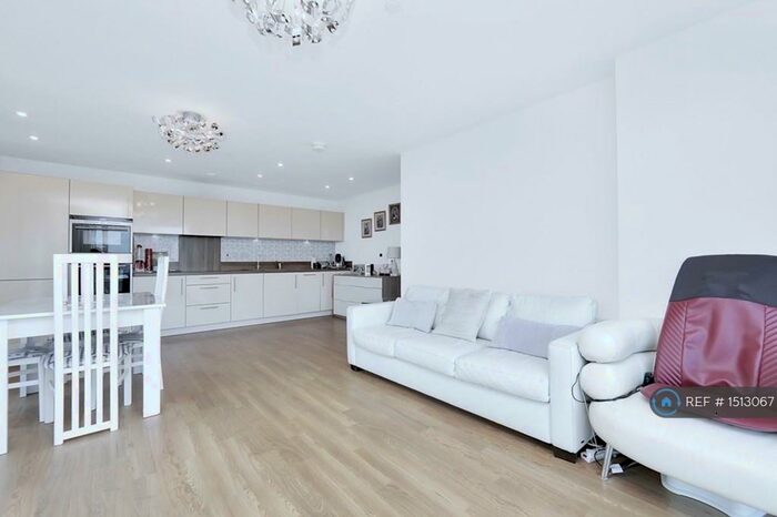3 Bedroom Flat To Rent In Marner Point, London, E3