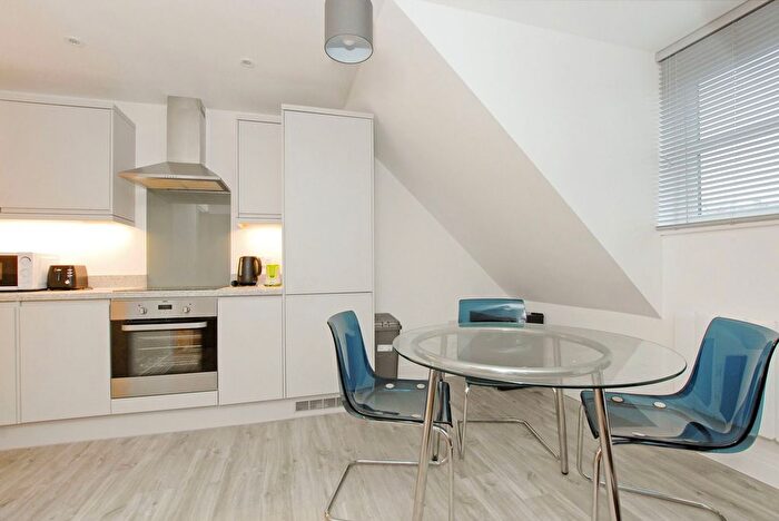 2 Bedroom Flat To Rent In Victoria Street, Englefield Green, Egham, TW20