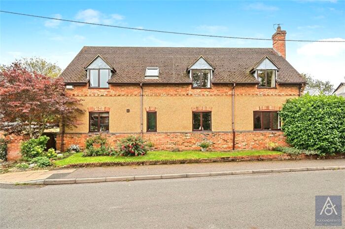 4 Bedroom Detached House For Sale In Sportsman Close, Steeple Claydon, Buckingham, MK18