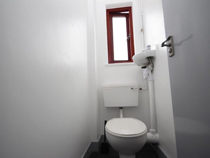 Studio To Rent In Bloxhall Road, Leyton, E10