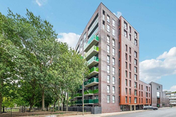 2 Bedroom Flat For Sale In Plough Road, Battersea, SW11