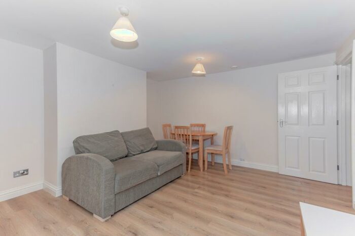 1 Bedroom Apartment To Rent In James Street, Oxford, OX4