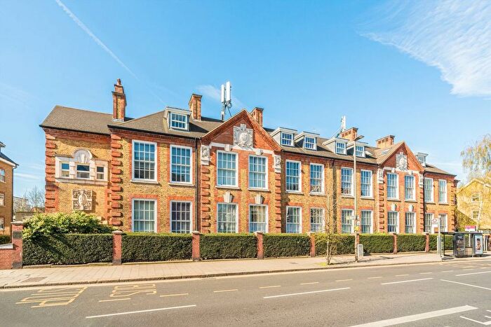 2 Bedroom Flat To Rent In Garratt Lane, Earlsfield, SW18