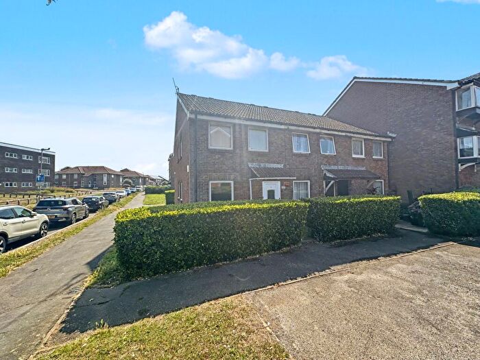 1 Bedroom Flat For Sale In Balcombe Road, Peacehaven, BN10