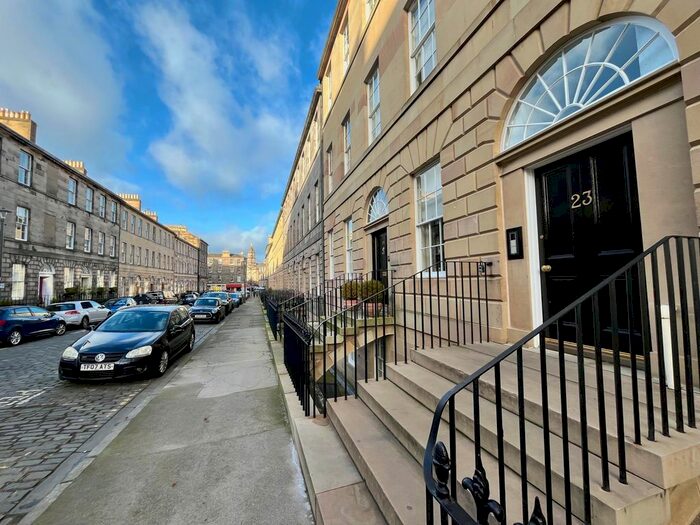 2 Bedroom Flat To Rent In Clarence Street, Edinburgh, EH3