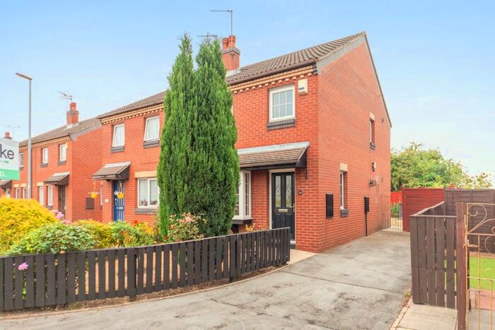 3 Bedroom Semi-Detached House To Rent In Richmond Hill Close, Leeds, LS9