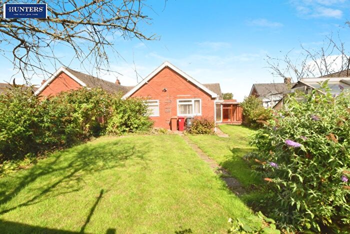 3 Bedroom Semi-detached Bungalow For Sale In Middleton Road, Scunthorpe, DN16