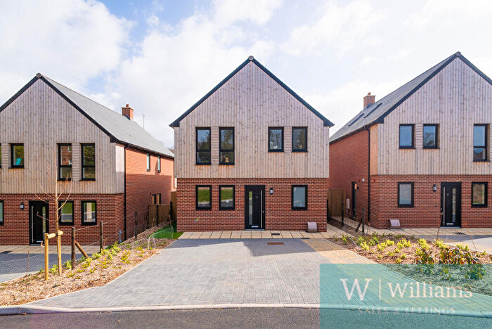 4 Bedroom Detached House For Sale In Chatterton Rise, Whitecroft Park, PO30