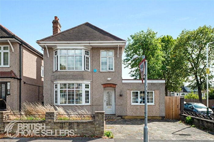 4 Bedroom Detached House For Sale In Bush Elms Road, Hornchurch, RM11