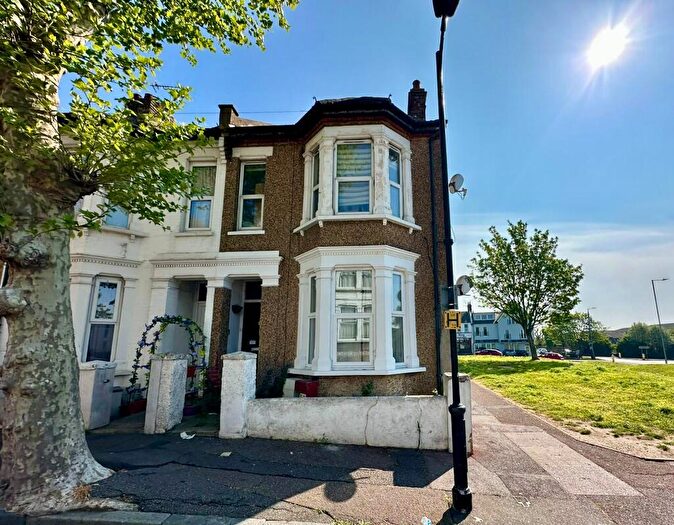 1 Bedroom Flat For Sale In Old Southend Road, Southend-On-Sea, Essex, SS1