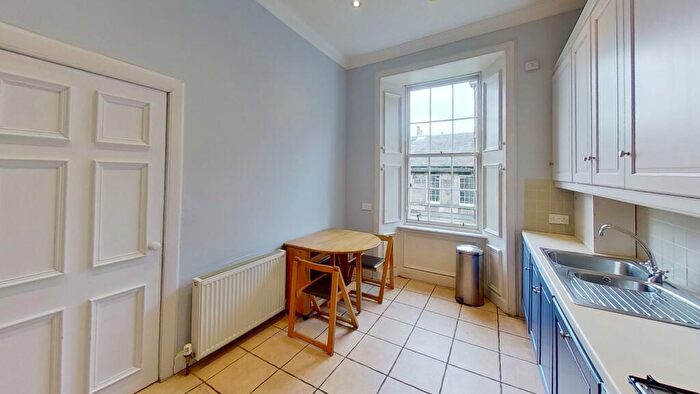 2 Bedroom Flat To Rent In Cheyne Street, Edinburgh, EH4
