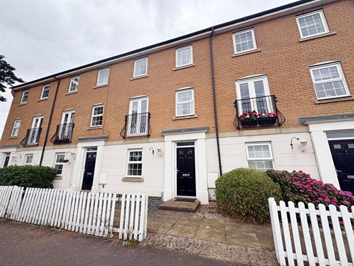 4 Bedroom Town House To Rent In Sorrel Court, Red Lodge, IP28