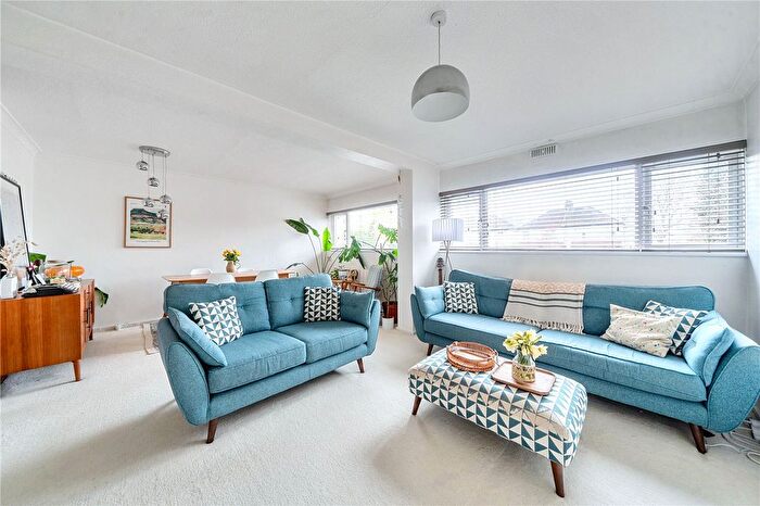 2 Bedroom Flat For Sale In Burnt Ash Hill, Lee, London, SE12