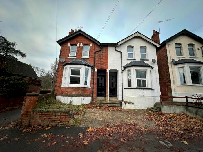 3 Bedroom End Of Terrace House To Rent In Maidenhead, Berkshire, SL6