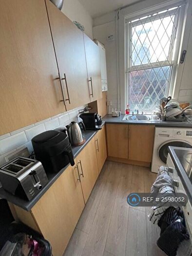 2 Bedroom End Of Terrace House To Rent In Harold Terrace, Leeds, LS6