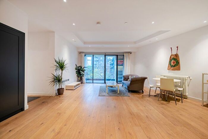 2 Bedroom Flat For Sale In Botanic Square, London, E14