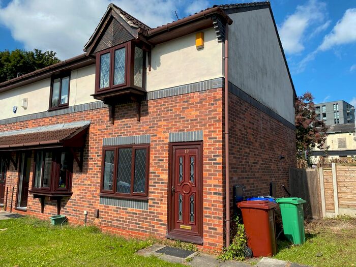 2 Bedroom End Of Terrace House To Rent In Hackleton Close, Manchester, M4