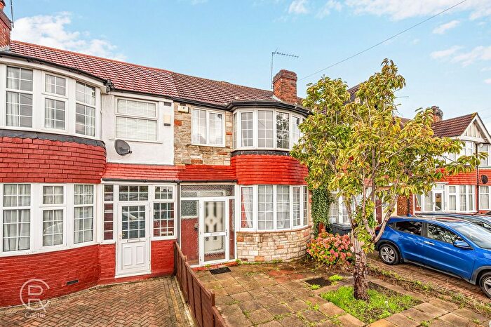 3 Bedroom Terraced House For Sale In Woodhouse Avenue, Perivale, Greenford, UB6