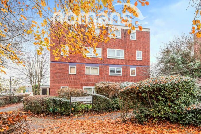 3 Bedroom Apartment To Rent In Westerham Walk, Reading, RG2