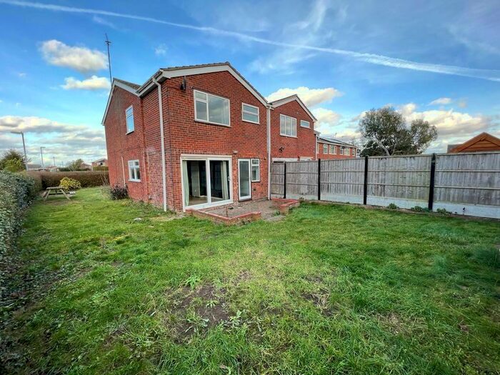 4 Bedroom Terraced House To Rent In Lancelot Way, Huntingdon, PE28