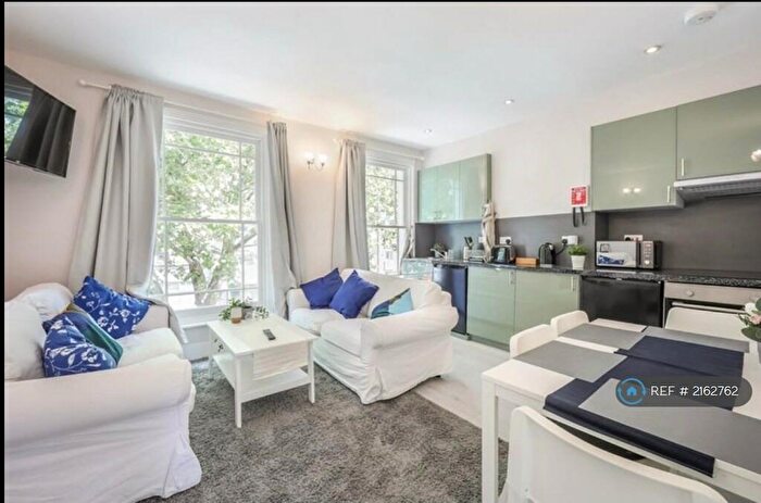 3 Bedroom Flat To Rent In New Cross Road, London, SE14