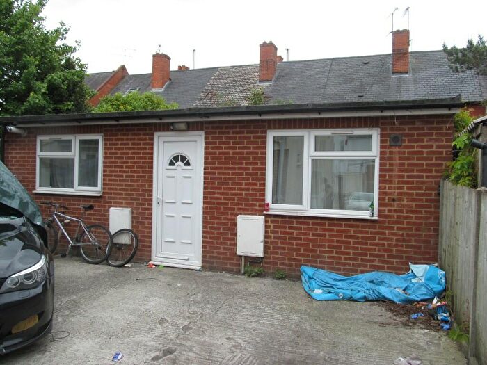 1 Bedroom Flat To Rent In Eastern Avenue, Reading, Berkshire, RG1