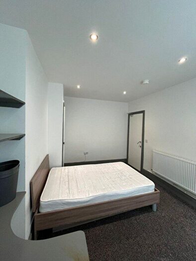 5 Bedroom Flat To Rent In Aynsley Road, ST4