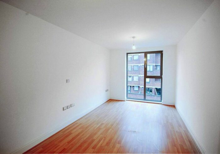 1 Bedroom Flat To Rent In Vauxhall Bridge Road, Westminster, London, SW1V