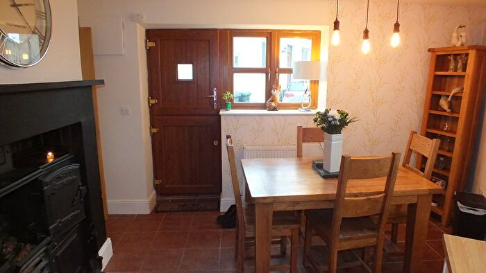 2 Bedroom Cottage To Rent In Low Street, South Milford, Leeds, LS25