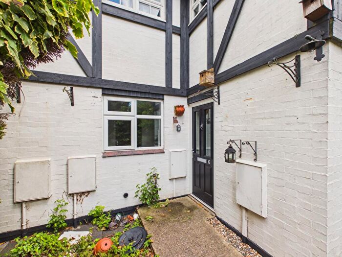 1 Bedroom Ground Maisonette For Sale In Halley Close, Leicester, LE4