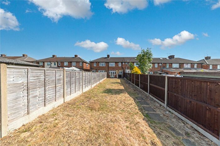3 Bedroom Terraced House To Rent In Chesford Road, Luton, Bedfordshire, LU2