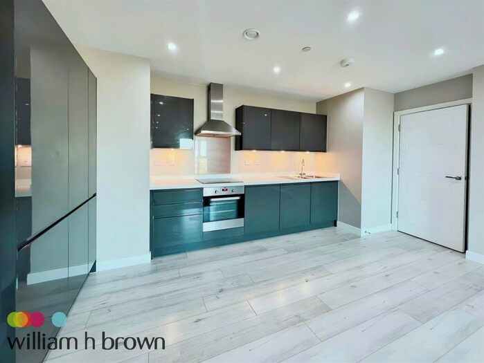 2 Bedroom Apartment To Rent In Victoria Avenue, Southend-On-Sea, SS2