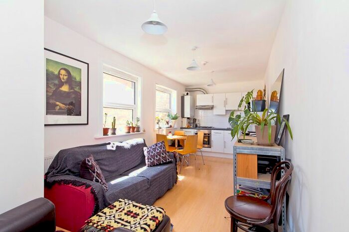1 Bedroom Flat To Rent In - Stanford Hill, Stoke Newington, N16